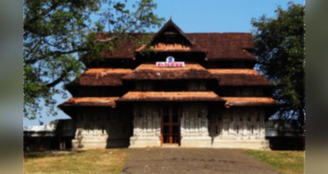 ക്ഷേ​ത്ര​ങ്ങ​ളി​ലും പ​രി​സ​ര​ത്തും രാ​ഷ്ട്രീ​യ സം​ഘ​ട​ന​ക​ളു​ടെ ചി​ഹ്ന​മോ അ​ട​യാ​ള​മോ വേ​ണ്ടെ​ന്ന് സ​ര്‍​ക്കാ​ര്‍